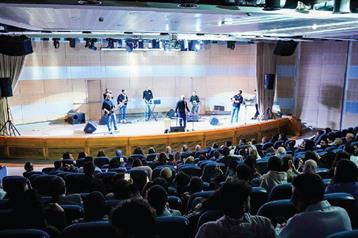 Drab.Zeen Lights Up Azm University with An Exciting Performance